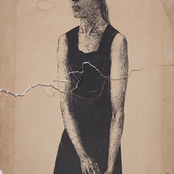 Mujer con vestido negro